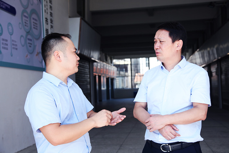 县长吴光文来公司调研